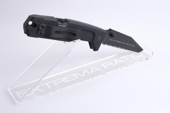 FOLDING KNIFE DISPLAY | Extrema Ratio
